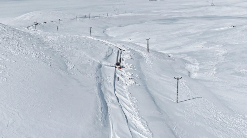 VAN'DA KAPALI YOLLAR AÇIKLANDI 